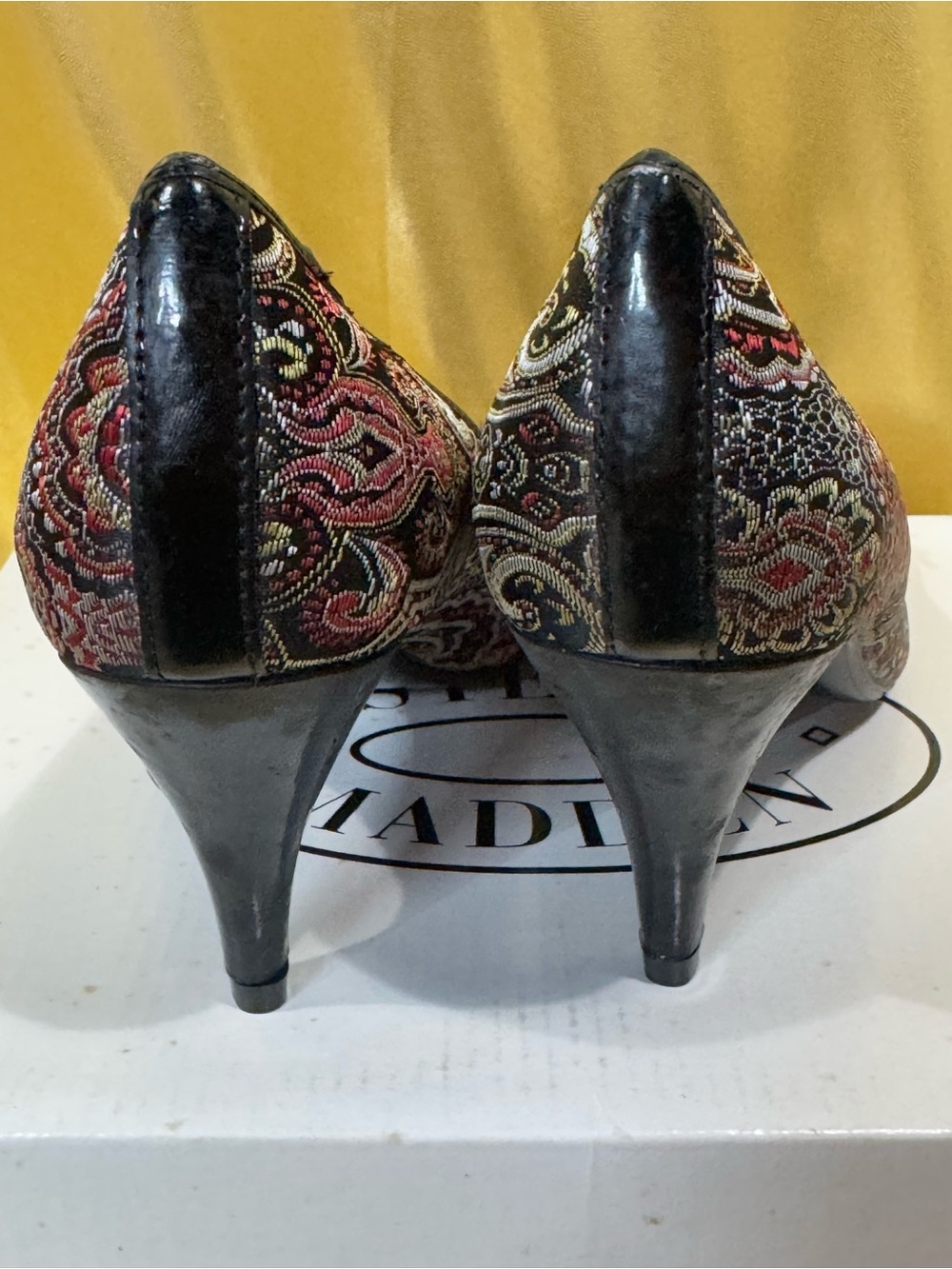 NIB Vintage Steve Madden Leilani Paisley Peep-Toe Pumps Size 7.5 - Picture 7 of 13